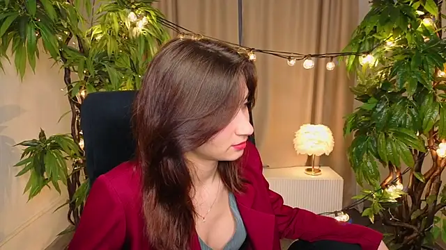 SuzanneJackson online show from April 18, 5:06 pm