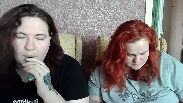 Snapshot of DillionWestgate chatting on April 14, 6:52 am DillionWestgate online show from April 14, 6:52 am