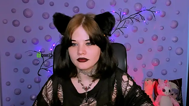 nikki kiss  online show from May 28, 8:44 am
