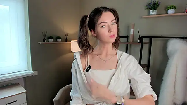 Peaches Peaches online show from April 21, 9:48 am
