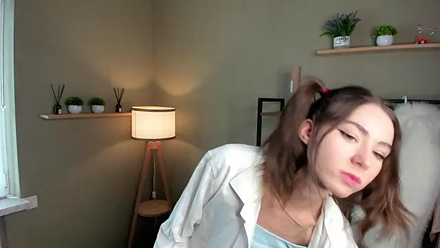 Peaches Peaches online show from May 2, 9:36 am