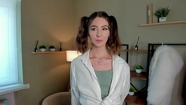 Peaches Peaches online show from May 18, 10:43 am