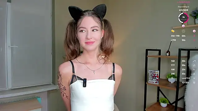 Peaches Peaches online show from May 28, 4:37 pm