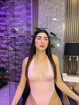 Snapshot of evelyn_hills chatting on April 14, 1:28 pm evelyn hills online show from April 14, 1:28 pm