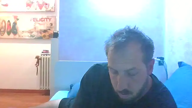 Snapshot of stefanotoma91 chatting on April 14, 2:01 pm stefanotoma91 online show from April 14, 2:01 pm