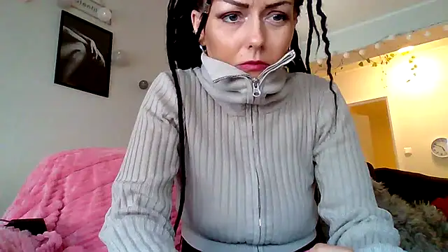 Snapshot of shyhornymommy chatting on April 25, 2:47 pm shyhornymommy online show from April 25, 2:47 pm