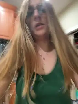prettykitttty online show from July 11, 3:37 pm