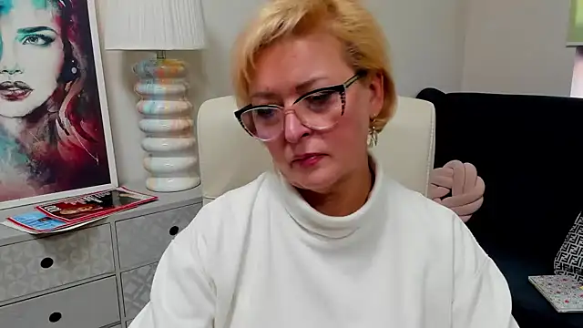 Snapshot of luna_xfantasy chatting on April 28, 6:29 am luna xfantasy online show from April 28, 6:29 am