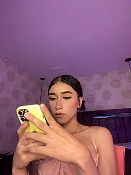 Snapshot of Alahia_pink_ chatting on April 15, 4:19 am Alahia pink online show from April 15, 4:19 am