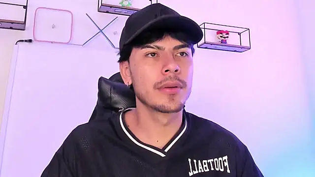 Izack 01 online show from April 15, 4:47 pm