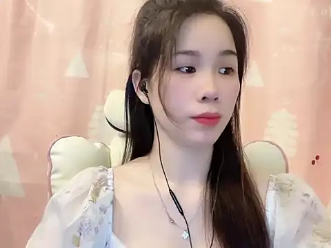 Luna3579 online show from May 6, 7:24 am