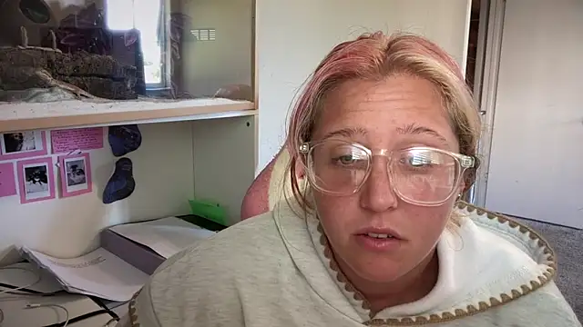 MUSCLEMOMMY1365 online show from May 14, 3:30 pm