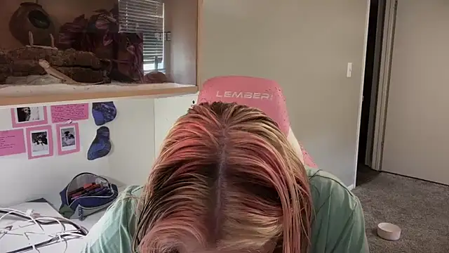 MUSCLEMOMMY1365 online show from May 18, 4:24 pm