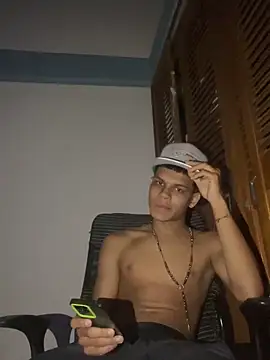 Snapshot of sam_smith20 chatting on April 15, 3:24 am sam smith20 online show from April 15, 3:24 am