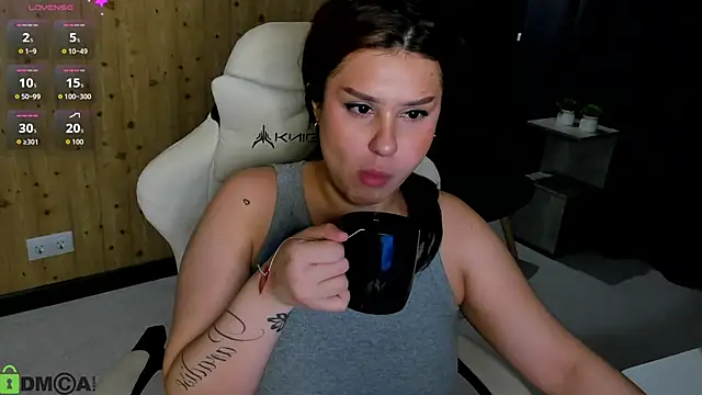 Snapshot of nicolewoss chatting on June 16, 3:20 am nicolewoss online show from June 16, 3:20 am