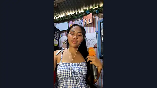 DagnySzeto online show from April 17, 5:10 am