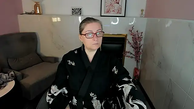 Snapshot of Alexandra_Kind chatting on April 17, 1:36 pm Alexandra Kind online show from April 17, 1:36 pm