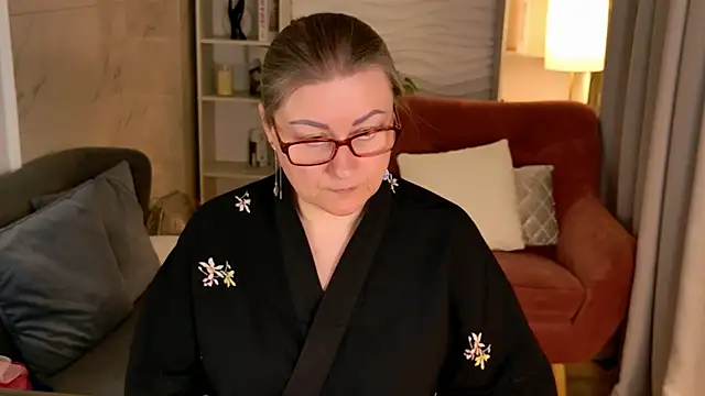Snapshot of Alexandra_Kind chatting on April 19, 8:55 pm Alexandra Kind online show from April 19, 8:55 pm