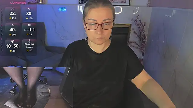 Snapshot of Alexandra_Kind chatting on April 21, 8:44 pm Alexandra Kind online show from April 21, 8:44 pm