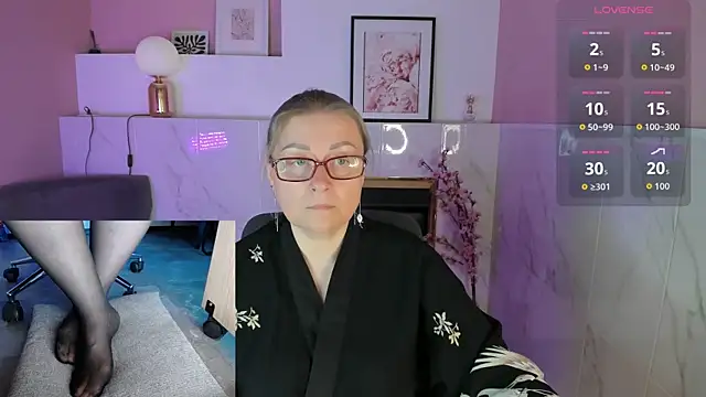 Snapshot of Alexandra_Kind chatting on May 8, 1:49 pm Alexandra Kind online show from May 8, 1:49 pm