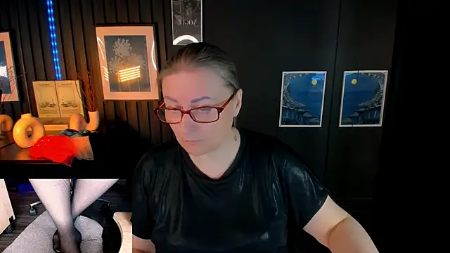 Snapshot of Alexandra_Kind chatting on May 10, 8:58 pm Alexandra Kind online show from May 10, 8:58 pm