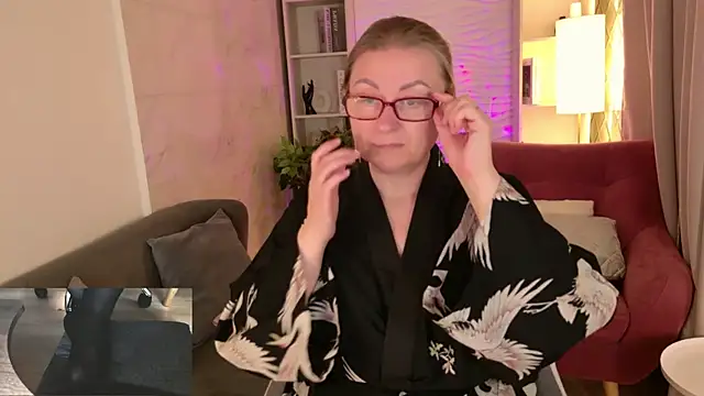 Snapshot of Alexandra_Kind chatting on May 18, 4:07 am Alexandra Kind online show from May 18, 4:07 am