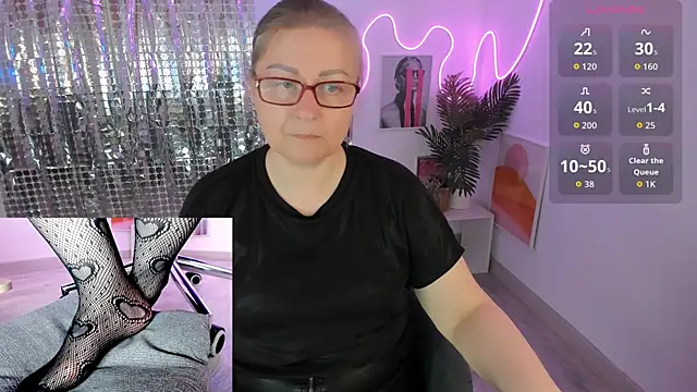 Snapshot of Alexandra_Kind chatting on May 22, 1:39 pm Alexandra Kind online show from May 22, 1:39 pm