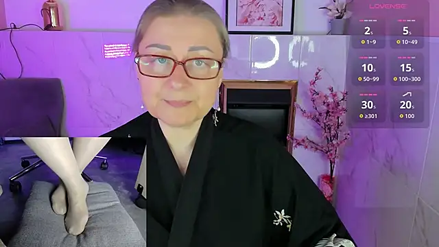 Snapshot of Alexandra_Kind chatting on May 29, 1:31 pm Alexandra Kind online show from May 29, 1:31 pm