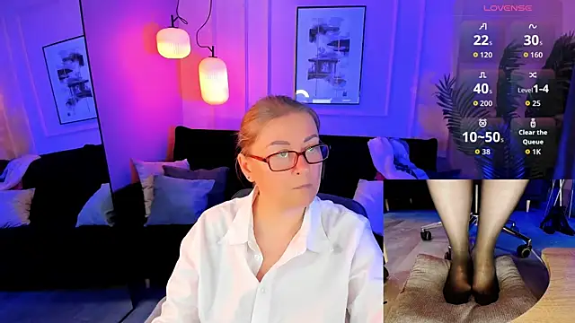 Alexandra Kind online show from June 20, 9:17 pm