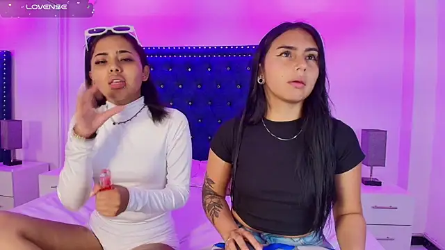 Serena and zoe online show from April 27, 7:45 pm