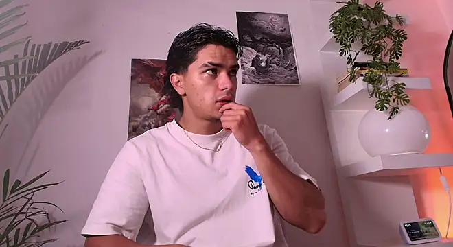 andyypalmer  online show from May 6, 5:14 am