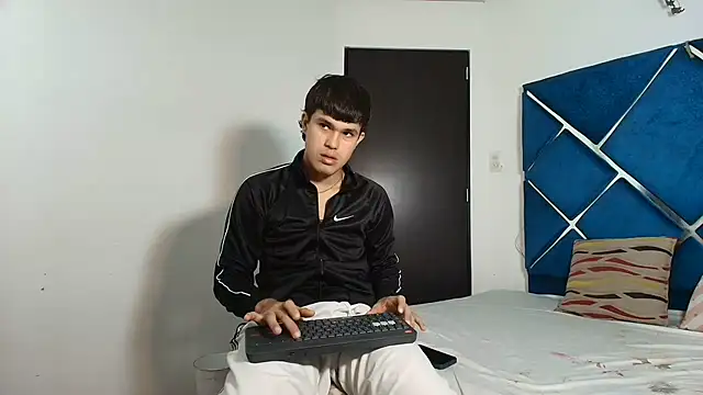EdwinBoys online show from July 9, 1:26 pm