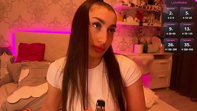 Snapshot of MyNaomi chatting on June 28, 9:54 pm MyNaomi online show from June 28, 9:54 pm