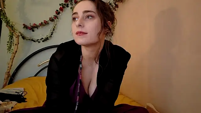 missclochette online show from April 24, 12:18 pm
