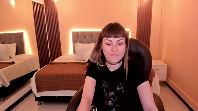 Kim Jeins666  online show from May 20, 7:20 pm