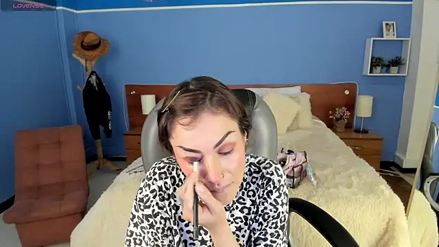 Kim Jeins666  online show from July 11, 12:52 pm