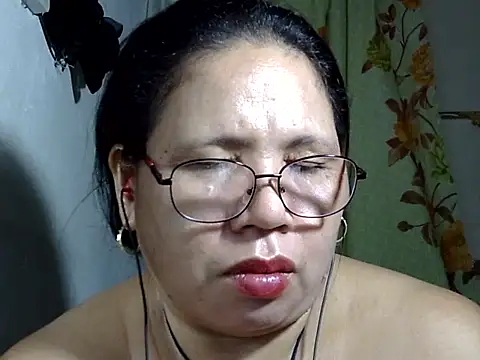 HottyCurlyPeanut online show from May 22, 7:52 pm