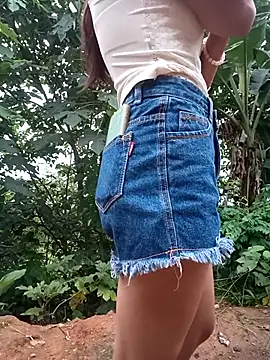 Snapshot of Elena_Mia chatting on June 19, 10:57 pm Elena Mia online show from June 19, 10:57 pm