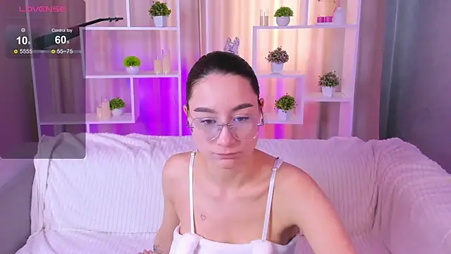 AndreaJohnsons online show from April 27, 8:12 am