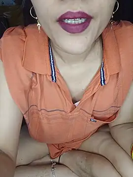 Snapshot of Sexy_Hena_69 chatting on July 9, 5:39 pm Sexy Hena 69 online show from July 9, 5:39 pm