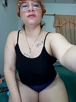 Curves Nina online show from May 7, 3:06 pm