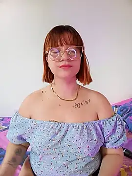 Snapshot of Curves_Nina chatting on July 15, 6:35 pm Curves Nina online show from July 15, 6:35 pm