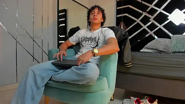JayTaylorr online show from June 22, 11:40 am