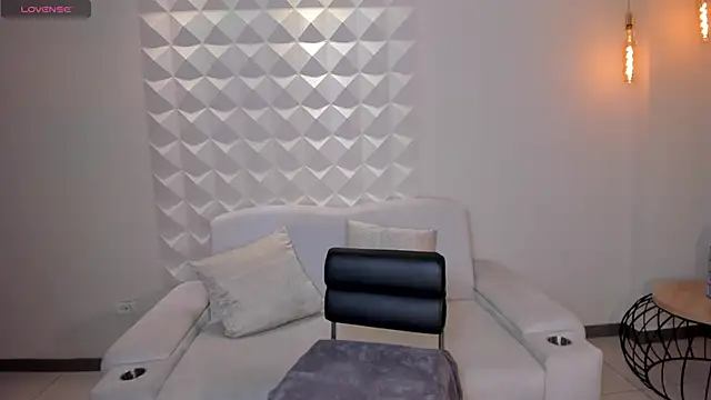 Snapshot of PaulineSanz chatting on June 15, 6:54 pm PaulineSanz online show from June 15, 6:54 pm