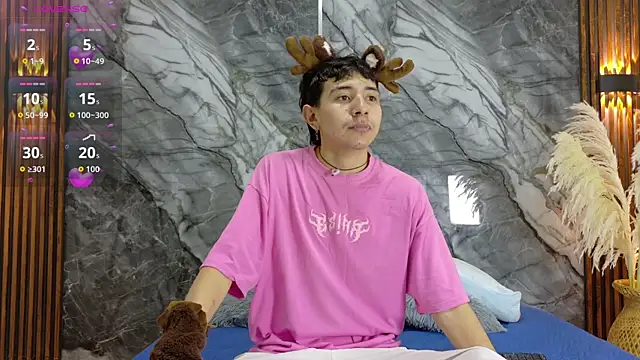 Snapshot of NoahWalker__ chatting on June 24, 10:58 am NoahWalker online show from June 24, 10:58 am