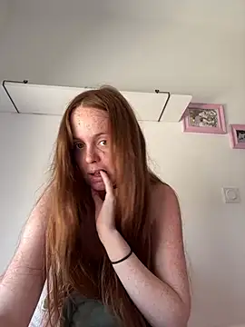 lilysmn online show from May 6, 1:27 pm