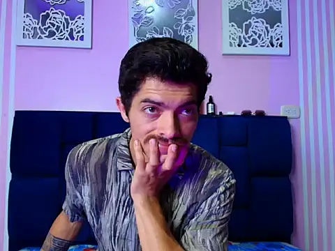 taylor Stele online show from April 29, 1:59 pm