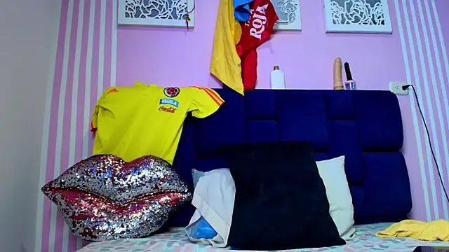 taylor Stele online show from July 1, 8:08 pm