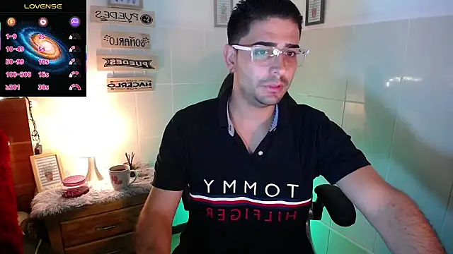 Snapshot of andders_ chatting on May 7, 1:33 am andders online show from May 7, 1:33 am