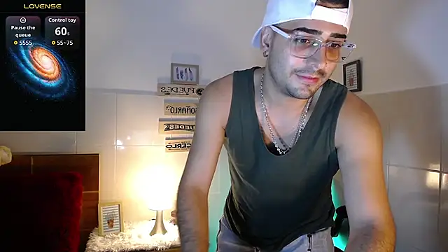 Snapshot of andders_ chatting on May 19, 1:56 am andders online show from May 19, 1:56 am